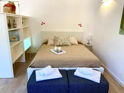 a small bedroom with a bed with two towels at Residence Le Rose in Castellammare del Golfo