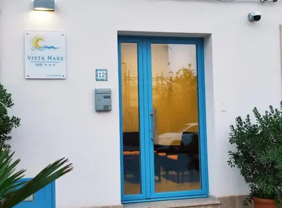 a door to a wash make sign on a building at B&B Vista Mare in San Vito lo Capo
