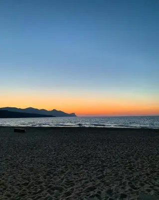 a beach at sunset with the ocean in the background at A 'Du Passi in Castellammare del Golfo
