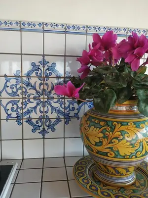 a vase with flowers in it sitting on a table at Summer Dream LA CASA SUL MARE in Trappeto