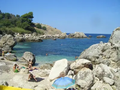 a body of water with rocks in the water at Maui apartament in Alcamo
