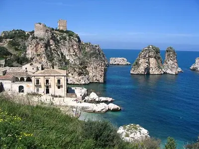 a house on the side of a mountain near the water at Profumo di Mare 1 in Alcamo Marina