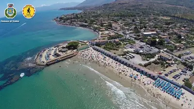 an aerial view of a beach with a resort at La Casa Gialla in Trabia