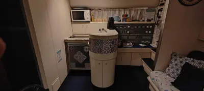 a small kitchen with a sink and a microwave at Desirè Charming House Boat in Palermo