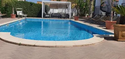 a swimming pool with blue water in a yard at 25min da Cefalù e Palermo Piscina pvt, 4camere, 150m dal mare in Trabia