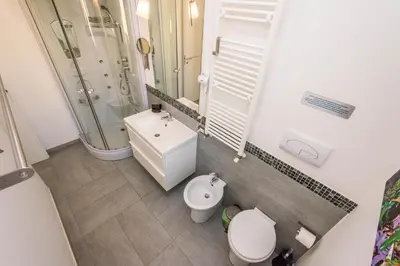 a bathroom with a toilet and a shower and a sink at Villa Francesco...graziosa, moderna, confortevole! in Lascari