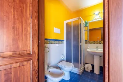 a bathroom with a toilet and a sink at Stenopus Greco Casa per AFFITTI TURISTICI in Santa Flavia