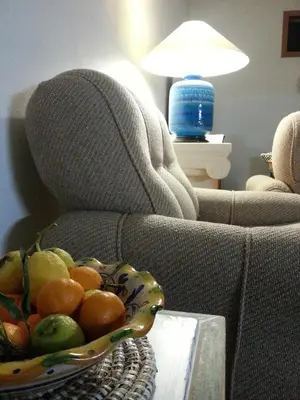 a bowl of fruit on a table next to a couch at Casa dolce Casa in Sambuca di Sicilia