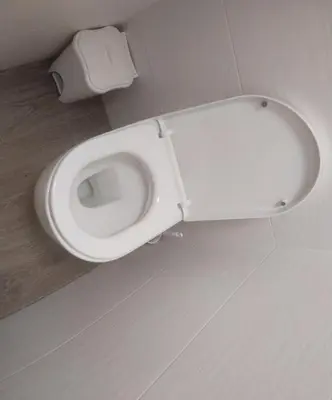 a white toilet in a bathroom with a trash can at Casa Vacanza Isola sul Mare in Castellammare del Golfo
