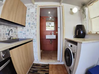 a small kitchen with a washer and dryer at Casa Vacanza Isola sul Mare in Castellammare del Golfo