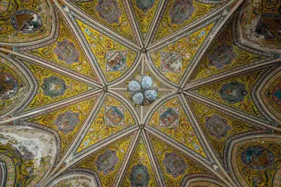 a ceiling of a building with colorful tiles at Casa Arenella appartamento con parcheggio privato in Palermo