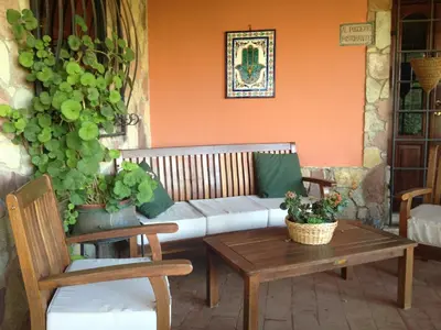 a bench and a table in a room at Agriturismo Al Poggetto in Piana degli Albanesi