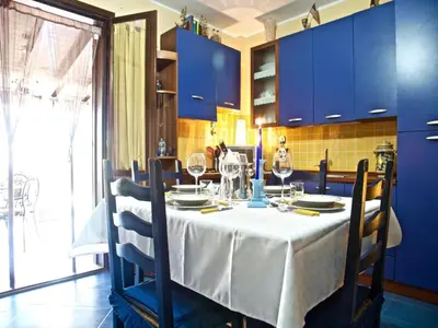 a table with wine glasses on it in a kitchen at Acasaammari in Campofelice di Roccella