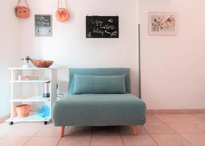 a green ottoman sitting in a room with a shelf at Porta Nuove Vacanze in Palermo