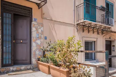 a building with a door and plants in front of it at Porta Nuove Vacanze in Palermo
