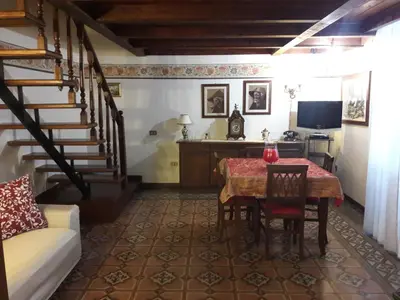 a living room with a table and a couch at Casa de Spuches in Palermo