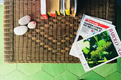 a wicker basket with a magazine and a newspaper at Sea Pearl in Casteldaccia