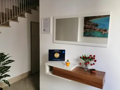 a room with a counter with a tv on a wall at Le Sette Meraviglie in Castellammare del Golfo