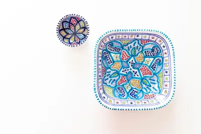 a plate with a pattern on it next to a pin at Fuga Romantica vicino al Mare - Rental BeB in Balestrate