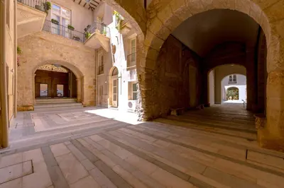 an empty hallway of a building with an archway at B&B Dimora Tomasi in Palermo