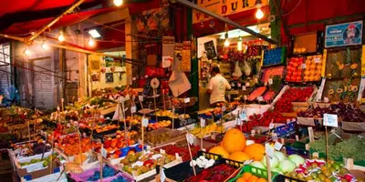 a market filled with lots of fruits and vegetables at Virginia House in Palermo