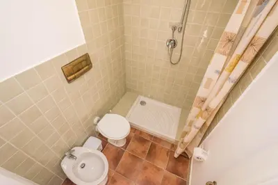 a small bathroom with a toilet and a shower at Casa del Sale, a 50 m dalla spiaggia in Lascari