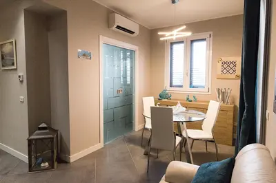 a kitchen and dining room with a table and chairs at ZE-VI HOME in Santa Flavia