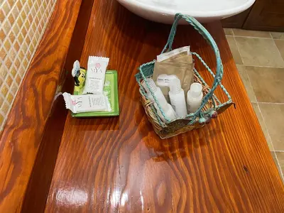 a basket sitting on a wooden floor next to a sink at MARE AZZURRO in Campofelice di Roccella
