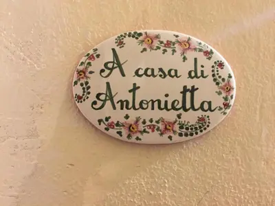 a plate with aesa de antónica on a wall at A casa di Antonietta in Palermo