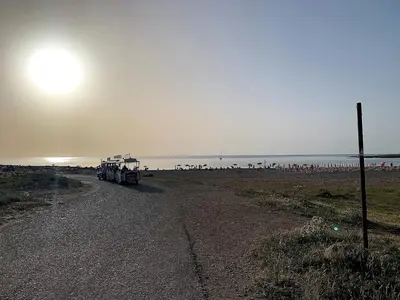 a truck driving down a dirt road near the beach at Villetta con giardino Mandarino Macari in Macari