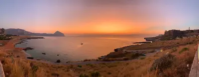 a view of the ocean with a sunset in the background at Casa Mandarino in Macari