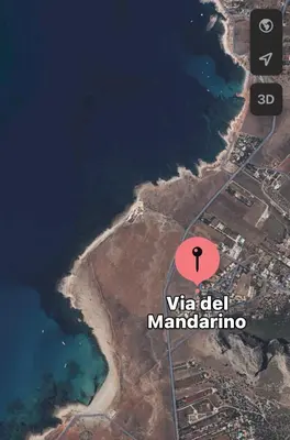 an aerial view of the ocean with a red circle with the words via del mar at Casa Mandarino in Macari