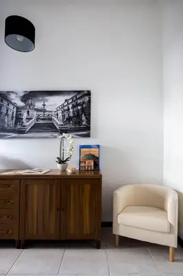 a desk and a chair in a room at La Casa del Moro in Palermo