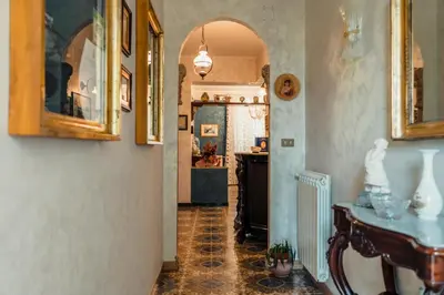 a hallway with an archway and a hallway with a room at B&B Elvira Al Duomo in Monreale