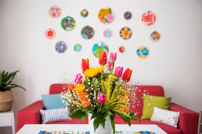 a vase of flowers on a table in a living room at BENVENUTI AL SUD in Castellammare del Golfo