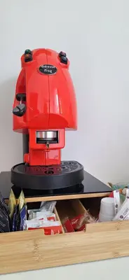 a red sewing machine sitting on top of a shelf at Sea Room Aspra in Bagheria