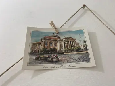 a picture of the white house hanging on a wall at Casa Nicuzza in Palermo