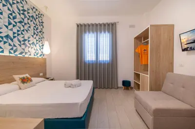 a hotel room with a bed and a chair at Terra d'amare in Castelluzzo