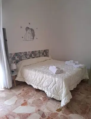 a bedroom with a bed in a room at Casa Mimì in Castellammare del Golfo