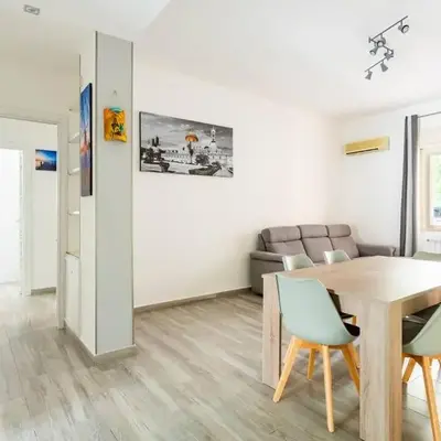 E.R. Apartment