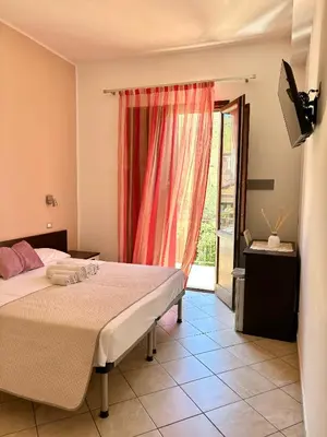 a bedroom with a bed and a window at Bed And Breakfast Turi in Castelluzzo