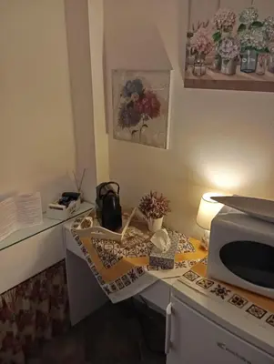 a kitchen with a counter top with a microwave at Appartamento di Giò in Palermo