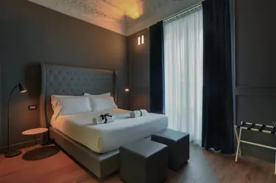 a bedroom with a bed and a large window at Palco Noir! in Palermo