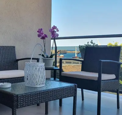 a dining room with a table and a green wall at Location10 in Palermo