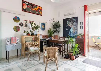 a living room with a table and chairs at B&b Ballarattik in Palermo