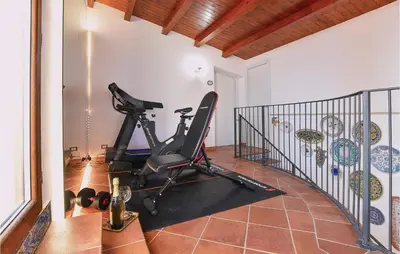 a gym with a exercise bike in a room at Villa Musasealdoge in Partinico