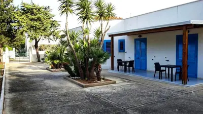 a house with a patio with a table and chairs at B&B 