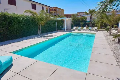 a swimming pool with blue water in a yard at Villa Ciuridda in Alcamo