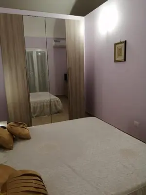 a bedroom with a large bed and a mirror at Appartamento centralissimo in Castellammare del Golfo