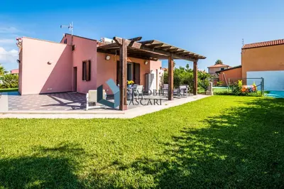 a villa with a pool and a yard at Villa Luana, a pochi passi dal mare in Lascari